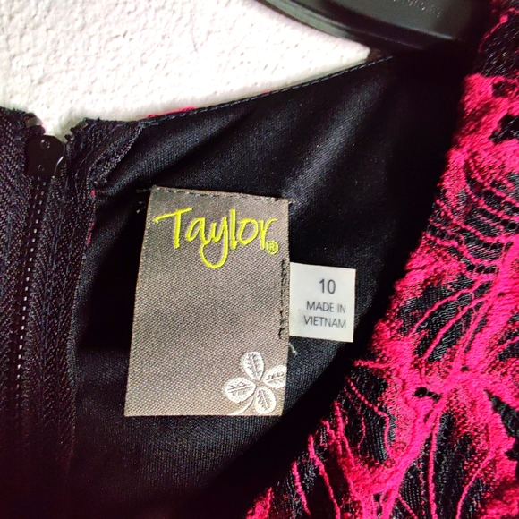 💃Taylor laced-floral red midi-dress 🌹 - Picture 7 of 7